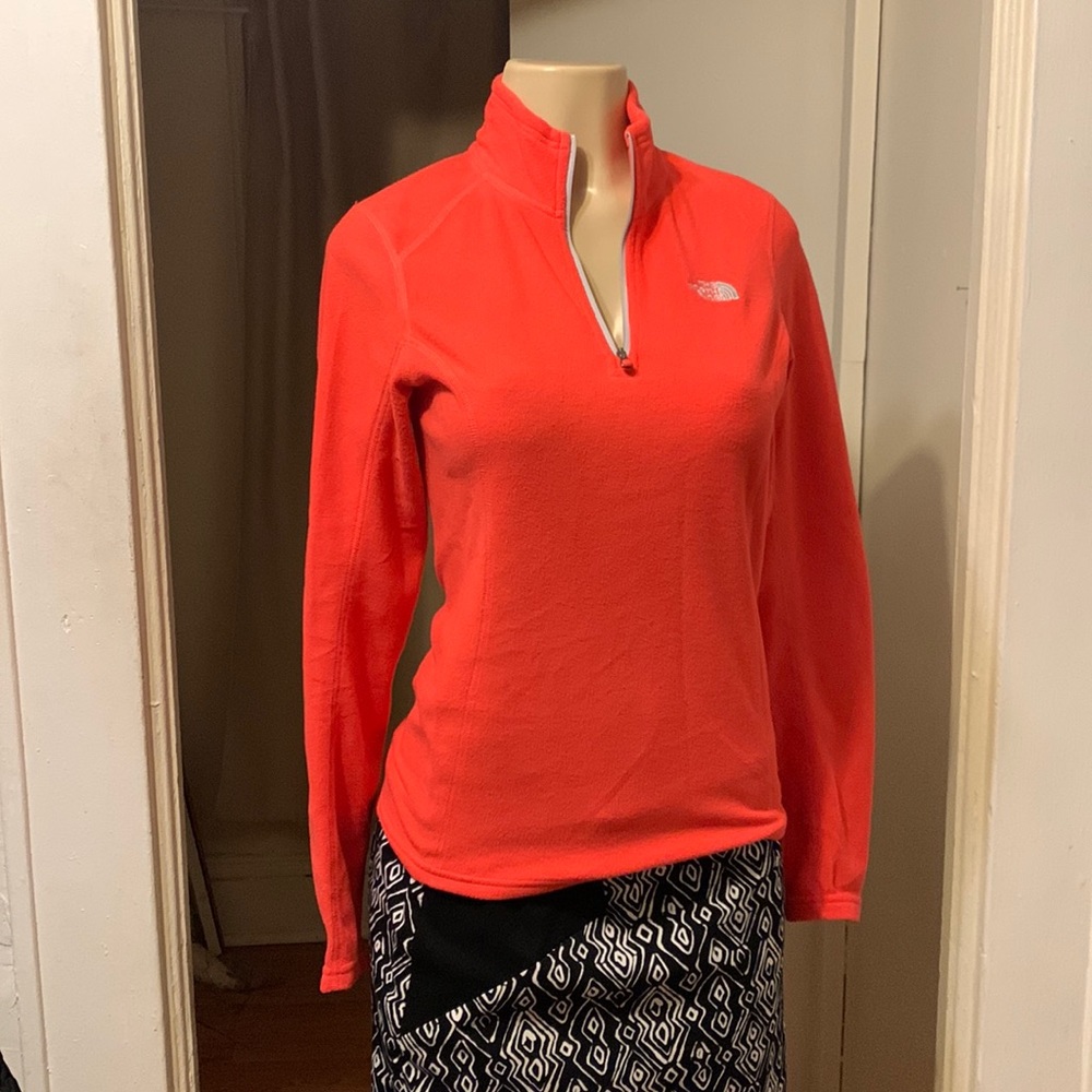 The NORTH FACE TOP